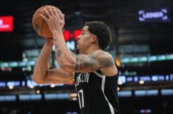 开云下载-76人轻取篮网，福克斯关键制胜