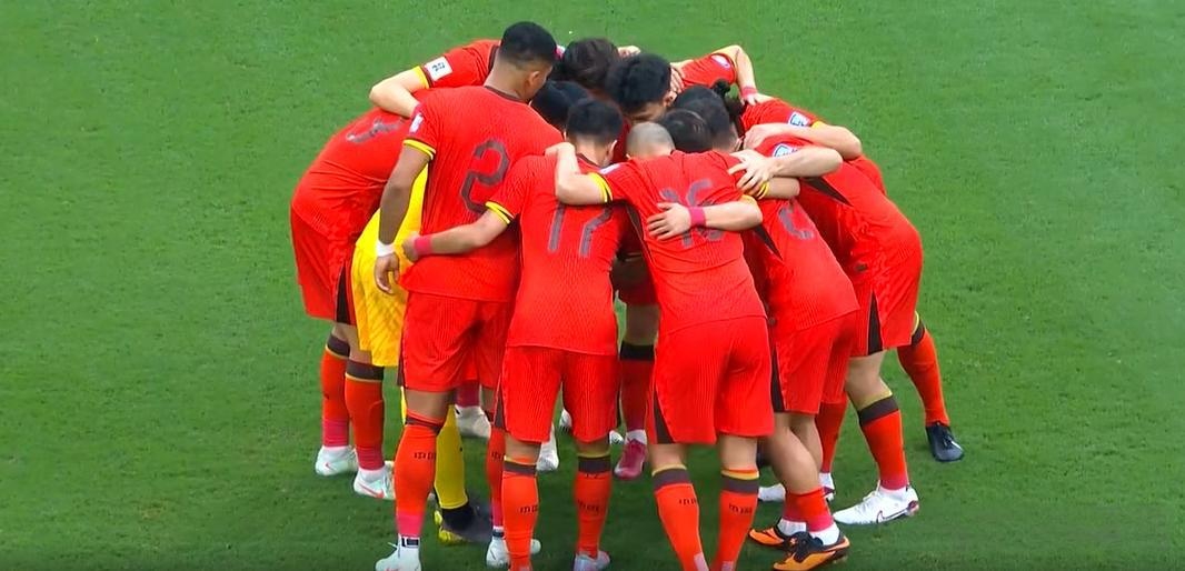 激烈角逐,球员全力以赴拼搏 激烈角逐,球员全力以赴拼搏