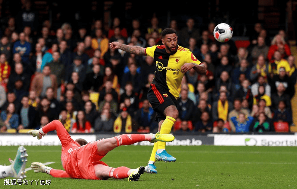 激烈角逐,球员全力以赴拼搏 激烈角逐,球员全力以赴拼搏