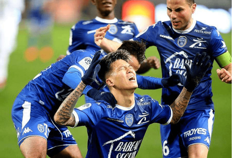 瓦朗谢纳小胜亚眠,拉开积分榜差距的简单介绍 瓦朗谢纳小胜亚眠,拉开积分榜差距的简单介绍