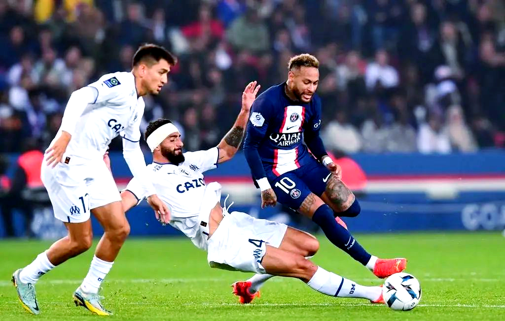 法甲新赛季开打,各支球队展开激烈争夺 法甲新赛季开打,各支球队展开激烈争夺