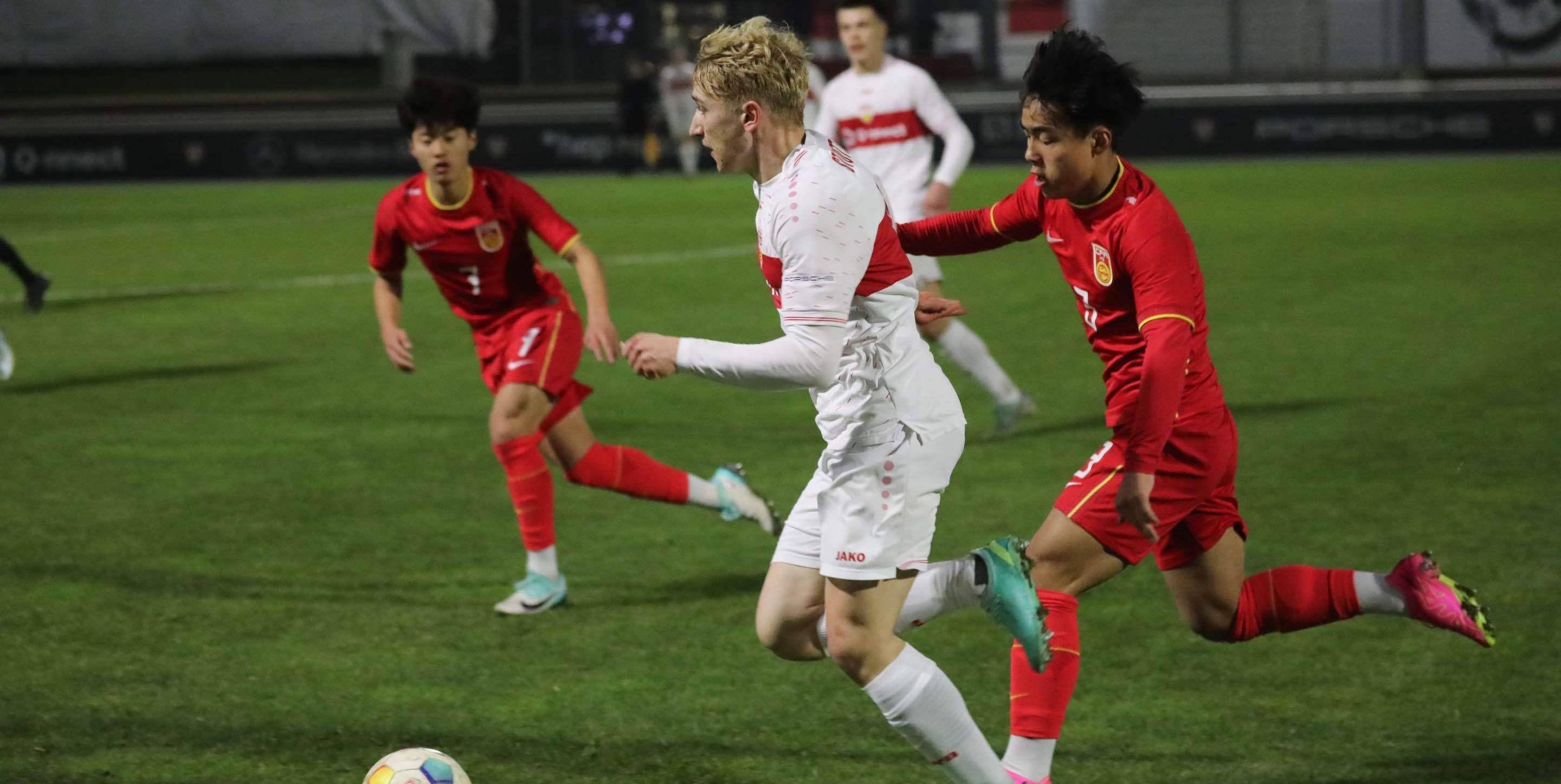 关于斯图加特阵容整齐,取得重要胜利的信息 关于斯图加特阵容整齐,取得重要胜利的信息