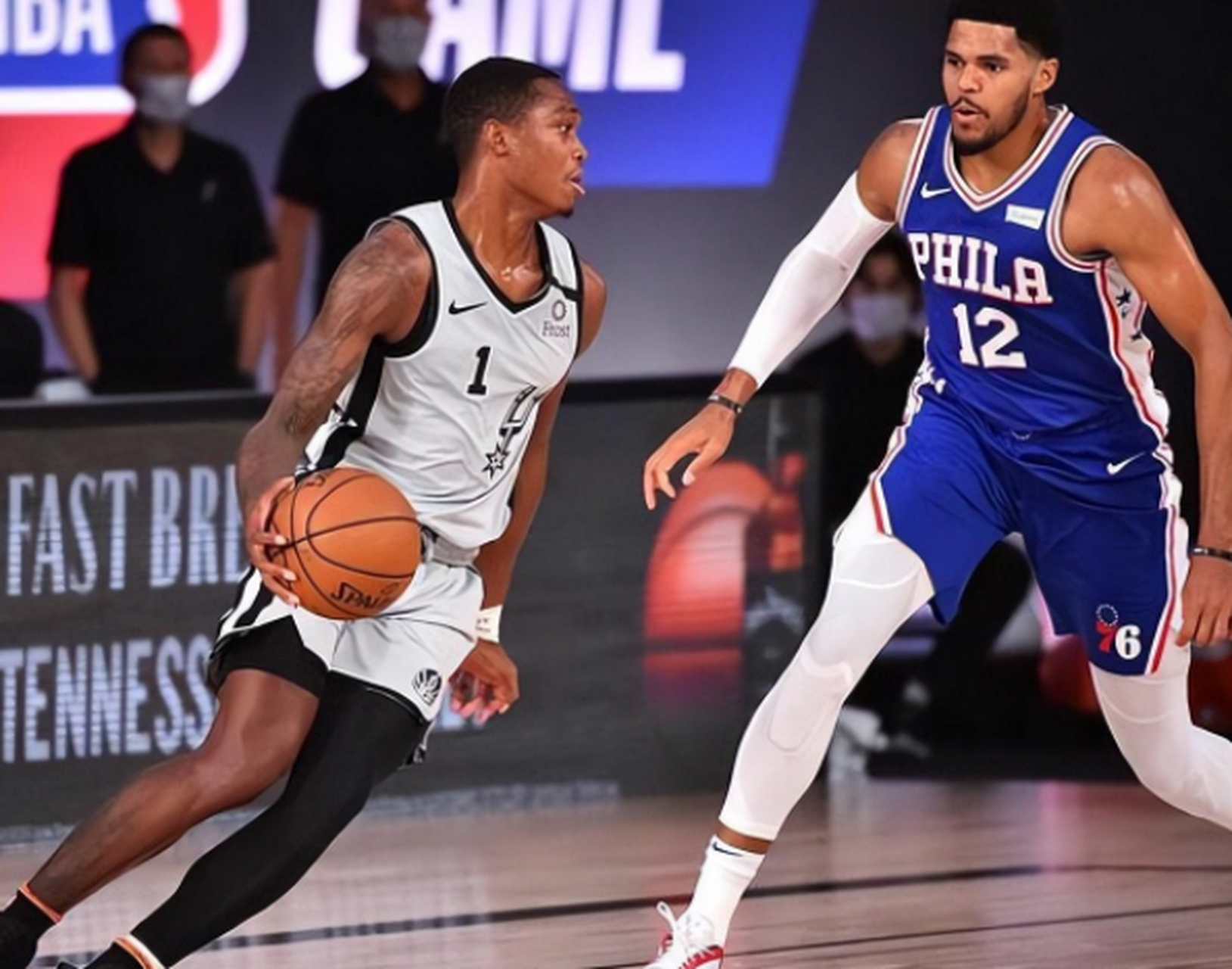 76人碾压吉林队，德罗赞惊艳四座