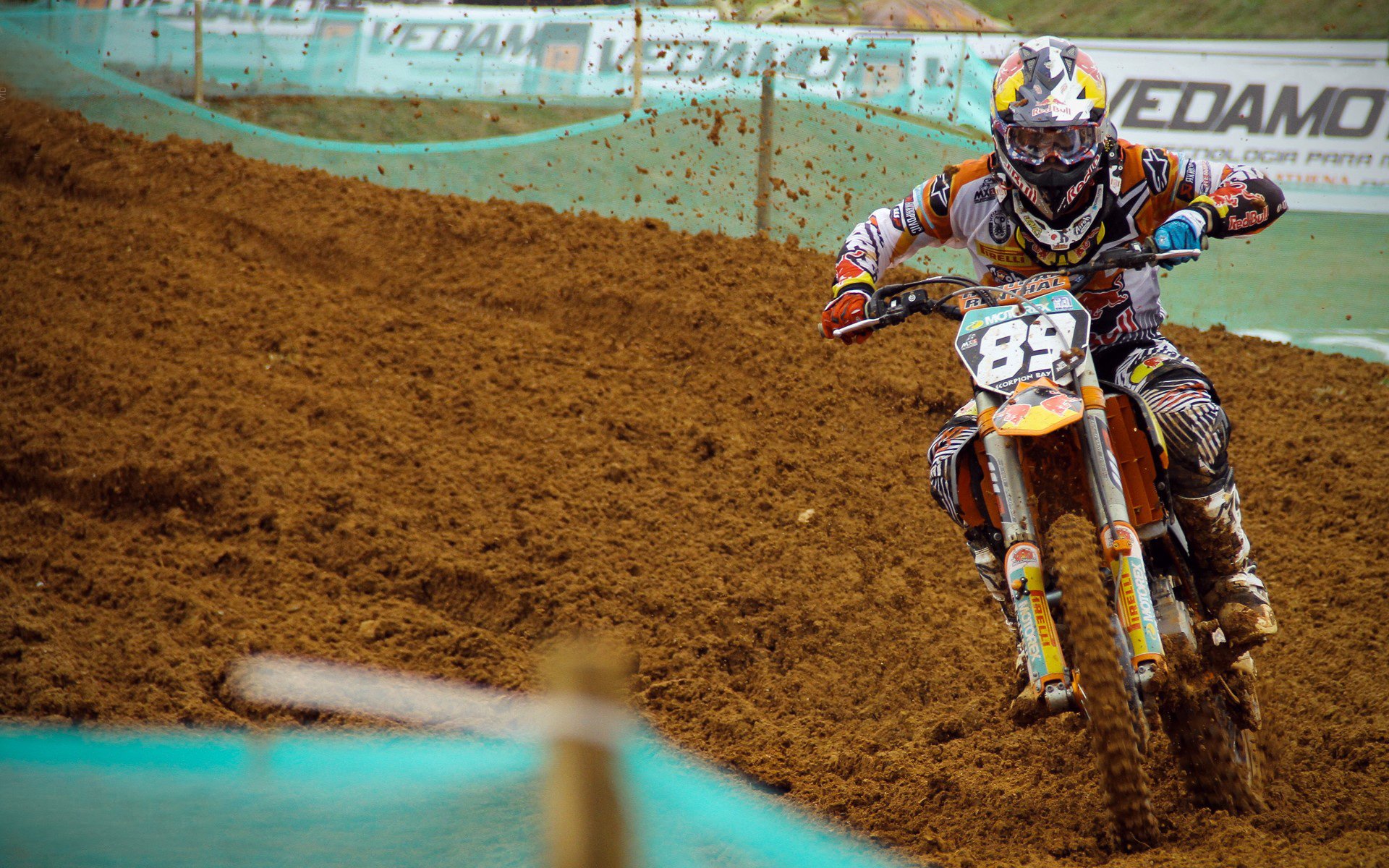 迪亚斯一锤定音,巴萨客场绝境突围淘汰瑞典劲旅