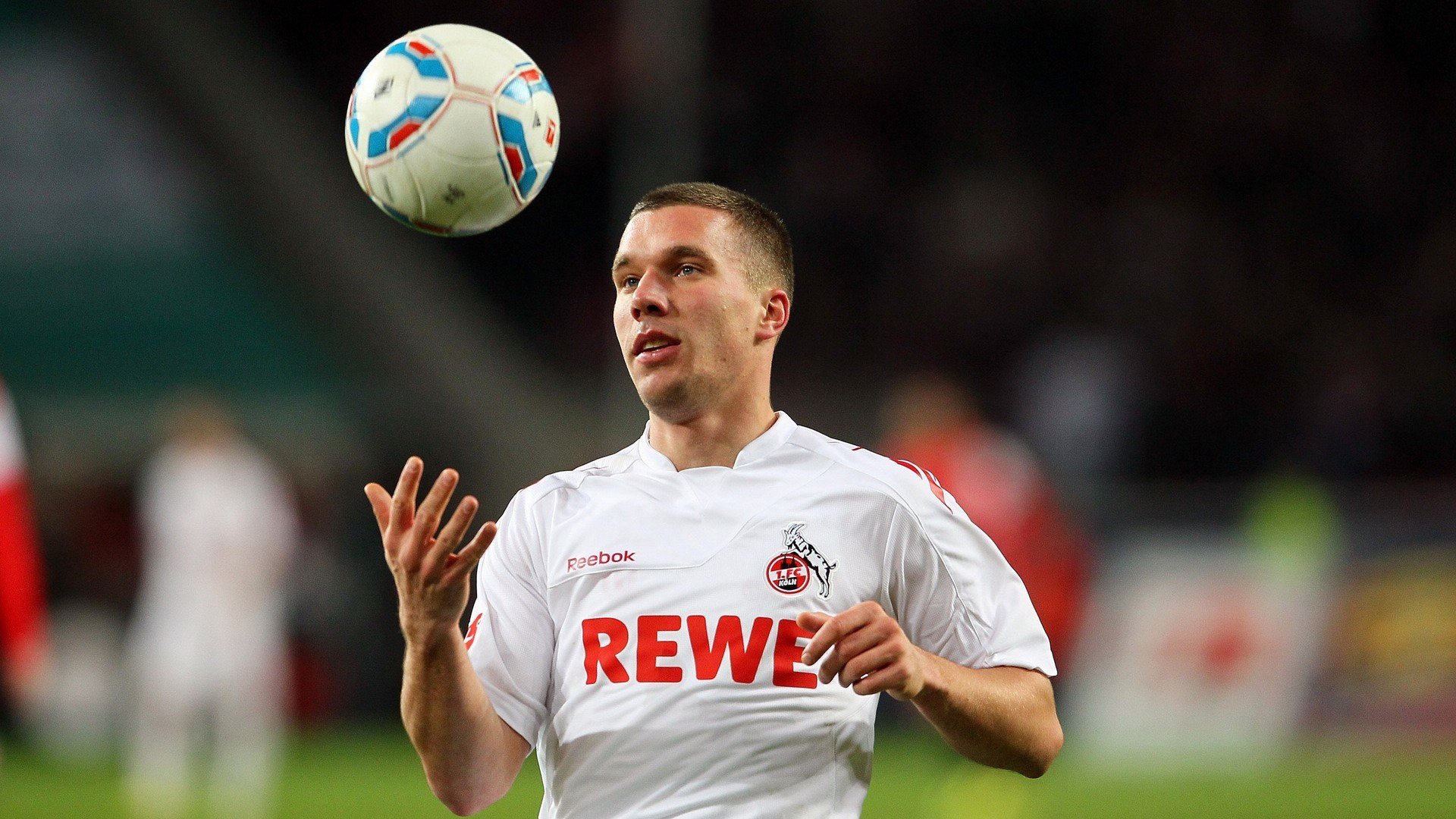 伊布神锋定乾坤，红魔加时破坚冰—足球之夜的唯一性对决