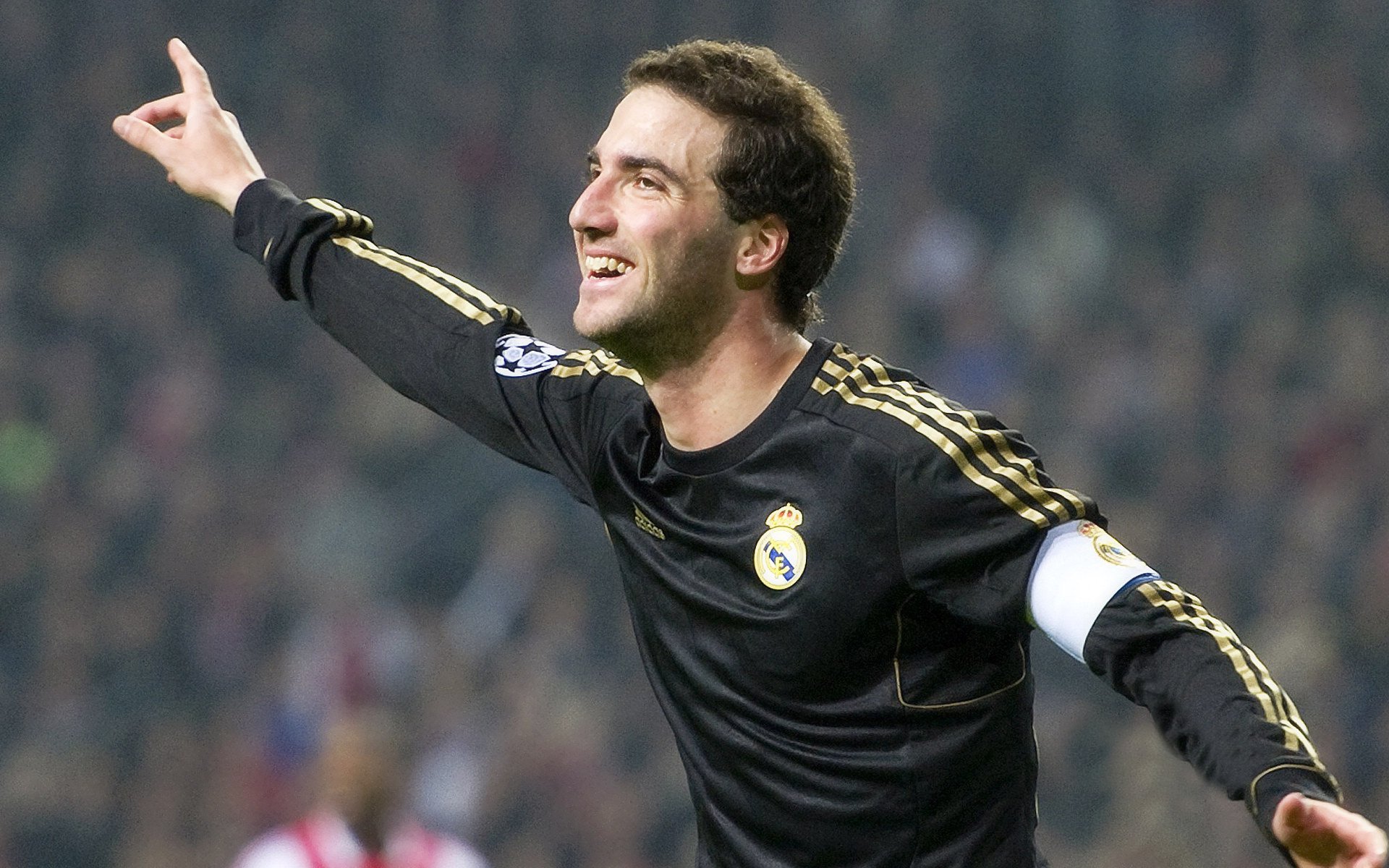 双线争锋，乌克兰铁卫终结悬念，恩佐闪耀德甲争冠战